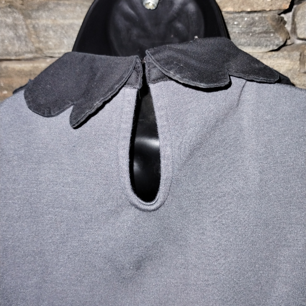 Modcloth gray aline Sleeveless dress with black scalloped collar,  size s - Picture 2 of 9
